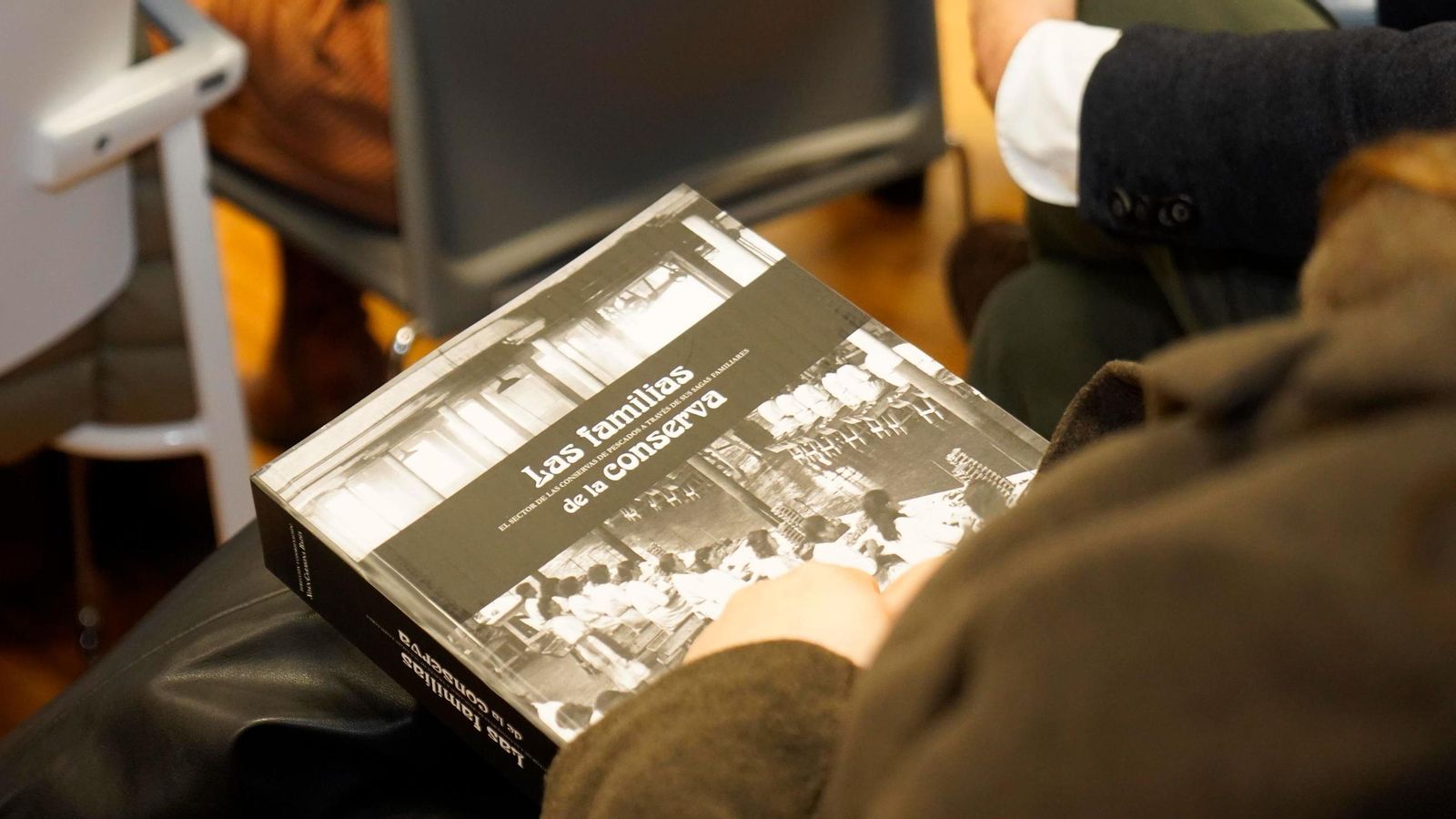 La obra de Carmona incluye 34 sagas familiares de la conserva.