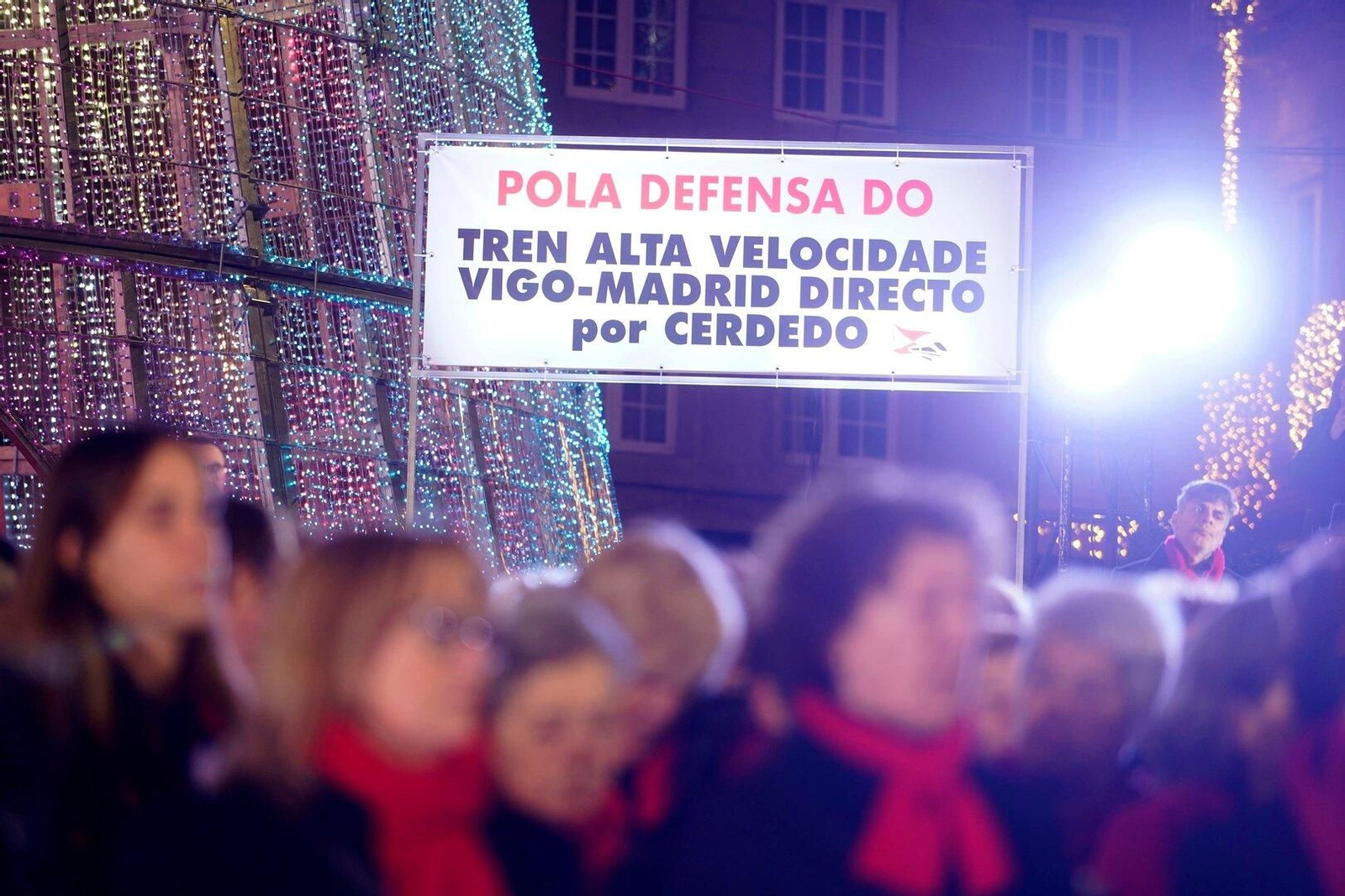 Cartel reivindicando el AVE por Cerdedo.