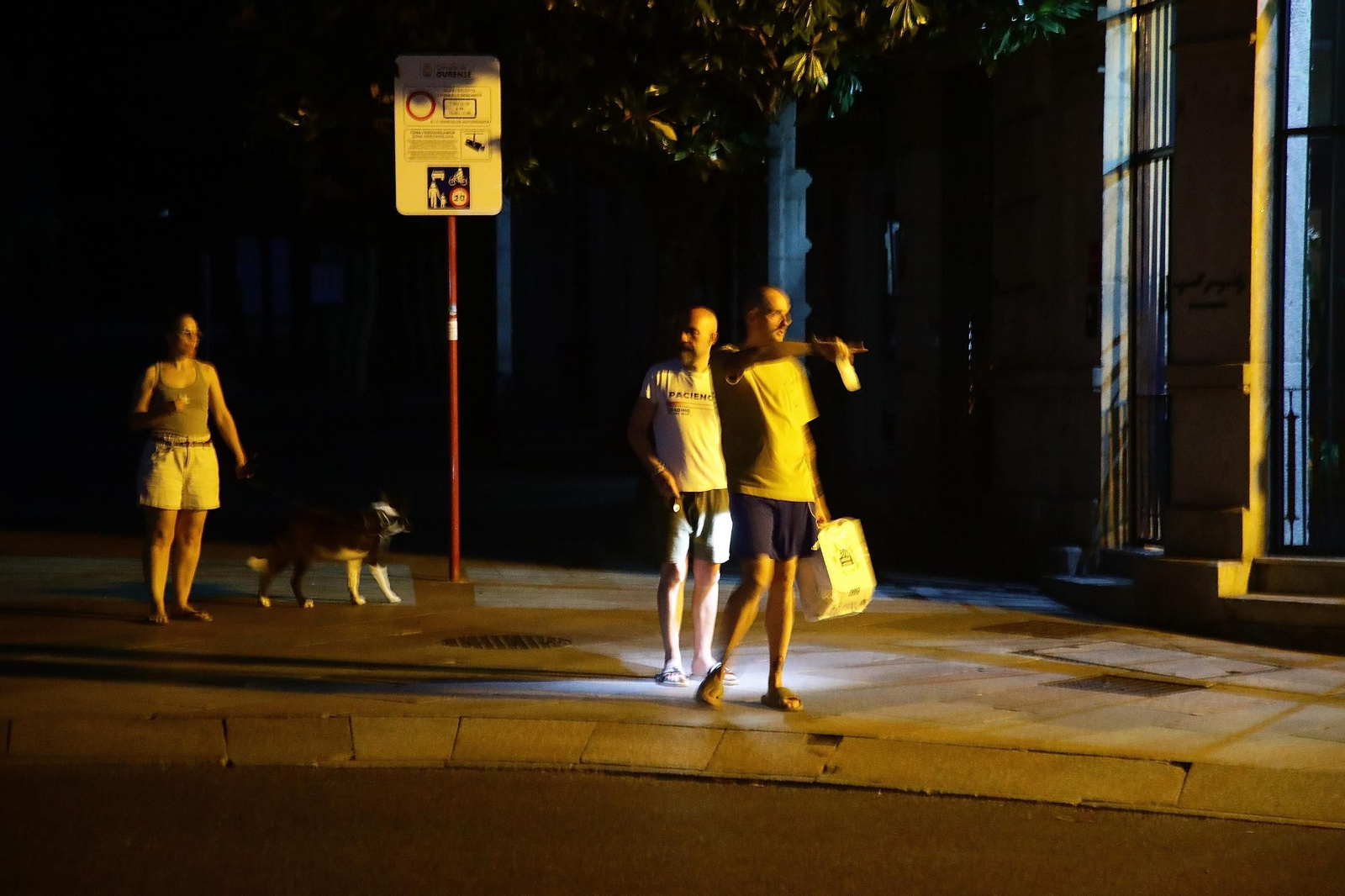 Galería | La ciudad de Ourense anocheció a oscuras en un nuevo apagón
