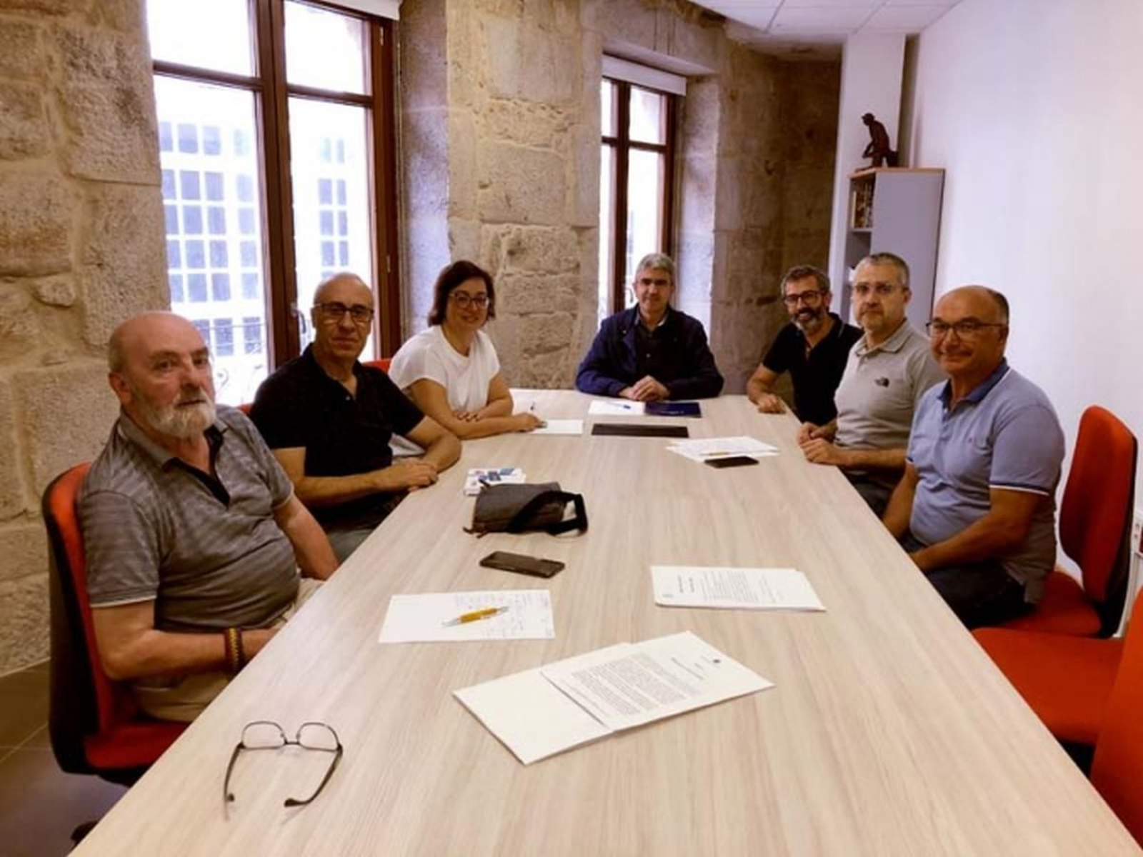 El alcalde de A Guarda, Antonio Lomba, con los integrantes de la comisión.