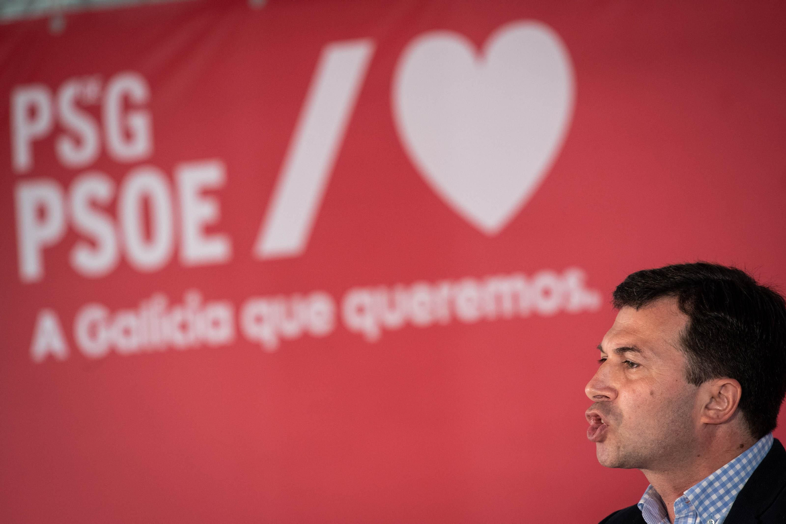 OURENSE (XARDÍNS DO POSÍO). 27/06/2020. OURENSE. El presidente del gobierno, Pedro Sánchez, acompaña al candidato a la Xunta de Galicia, Gonzalo Caballero y a Marina Ortega en un mitin del PSdeG-PSOE. FOTO: ÓSCAR PINAL

Gonzalo Caballero
