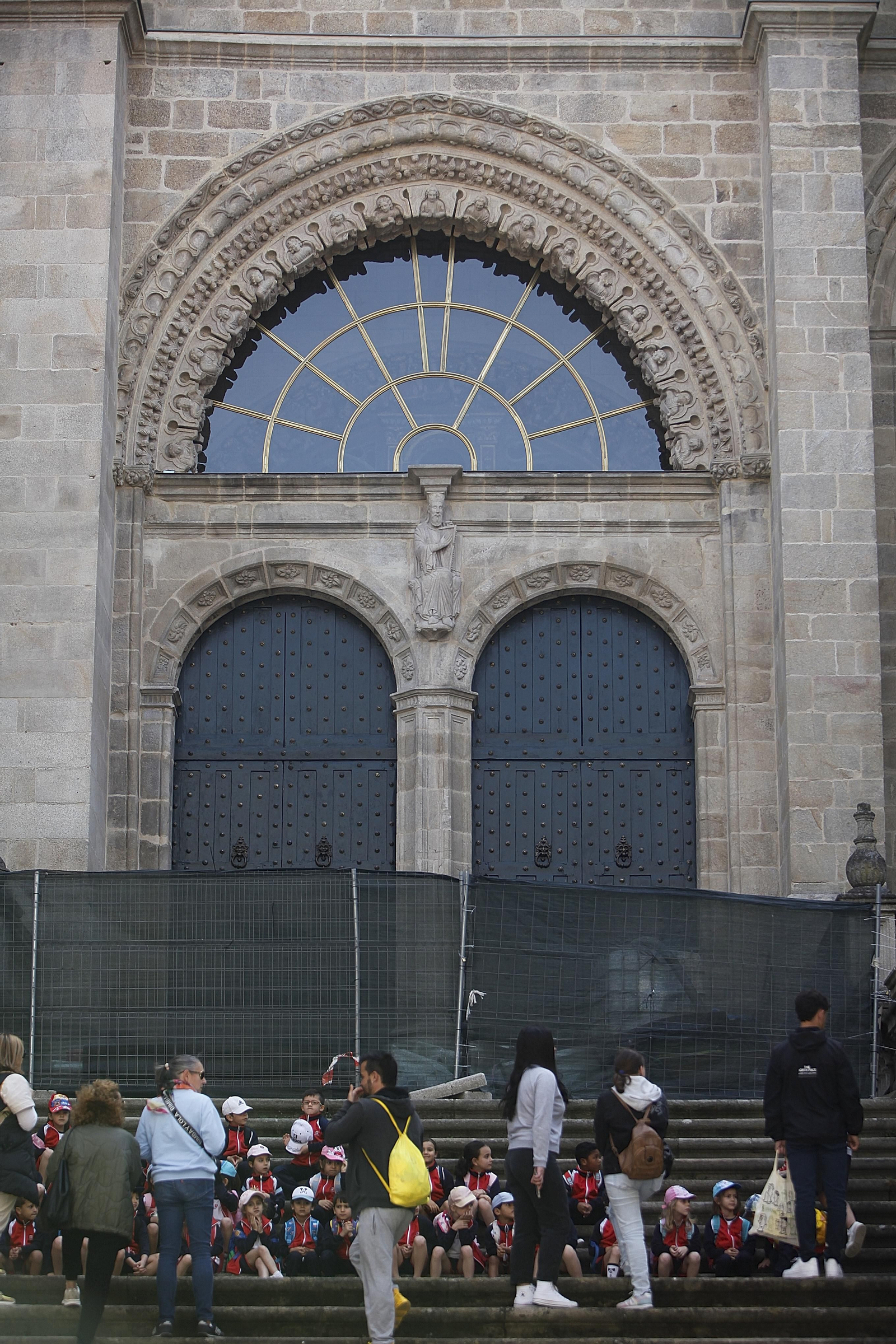 Arcada escultórica románica central de la fachada Oeste de la Catedral de San Martiño de Ourense. (FOTO: MIGUEL ÁNGEL)