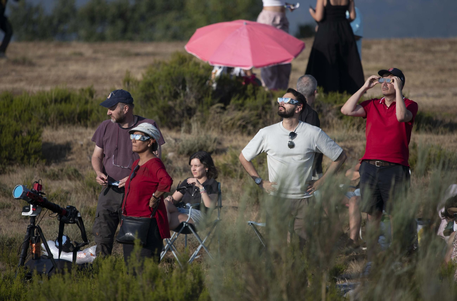 Galería | Desde Celanova hasta O Barco: la provincia se queda a oscuras por el eclipse total