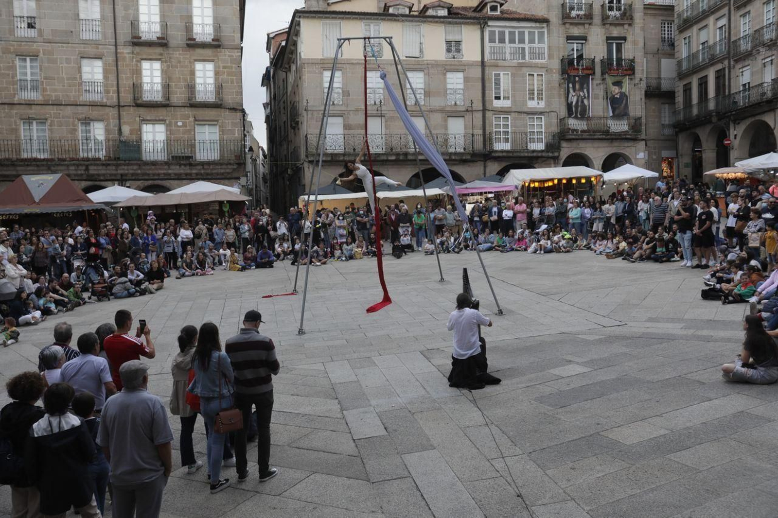 Danza acrobática en la Plaza Mayor (JOSÉ PAZ)