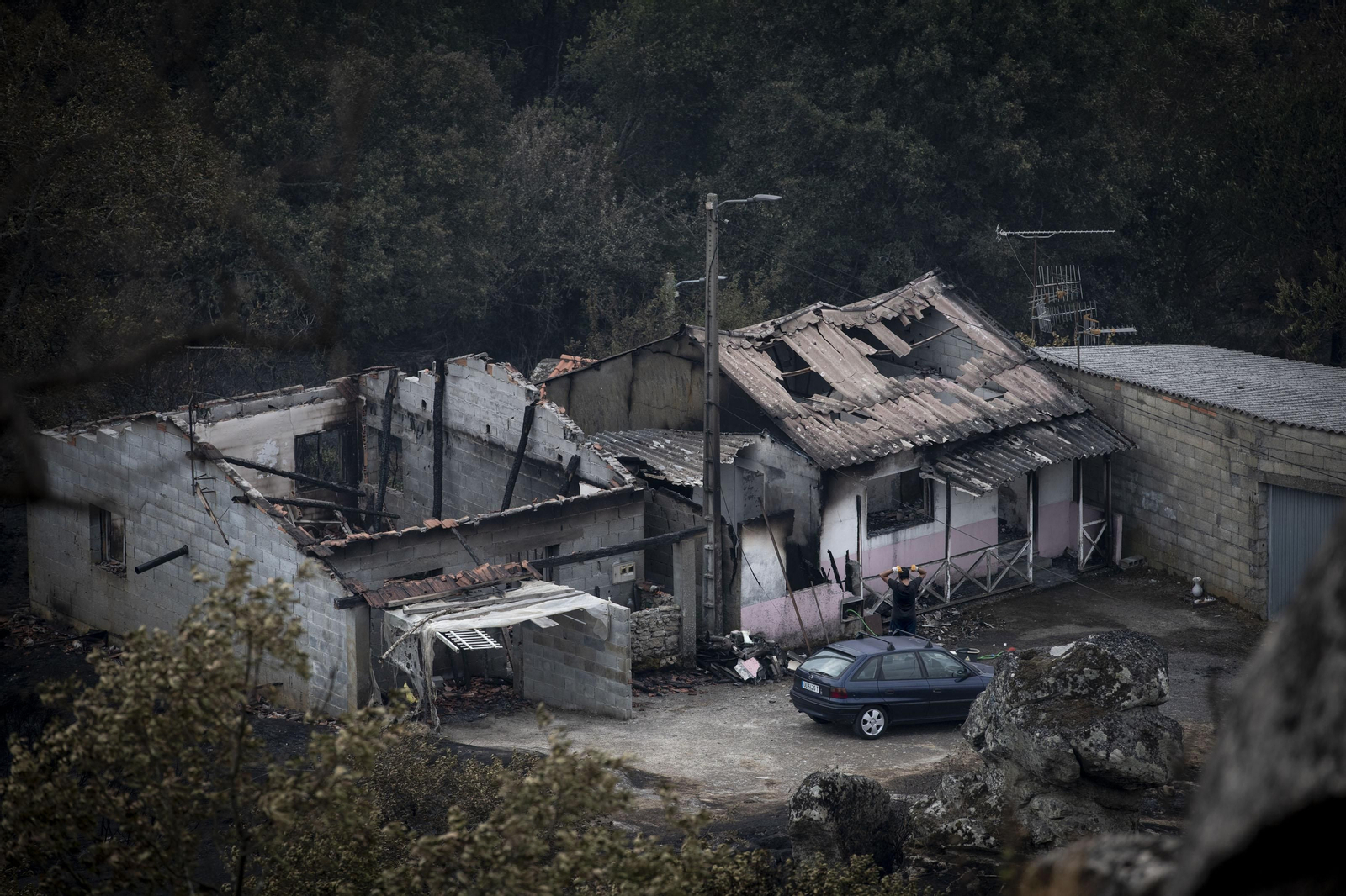 Incendio en el concello de Cualedro con varios focos en diferentes localidades como Carzoá, Cualedro ou San Martiño.