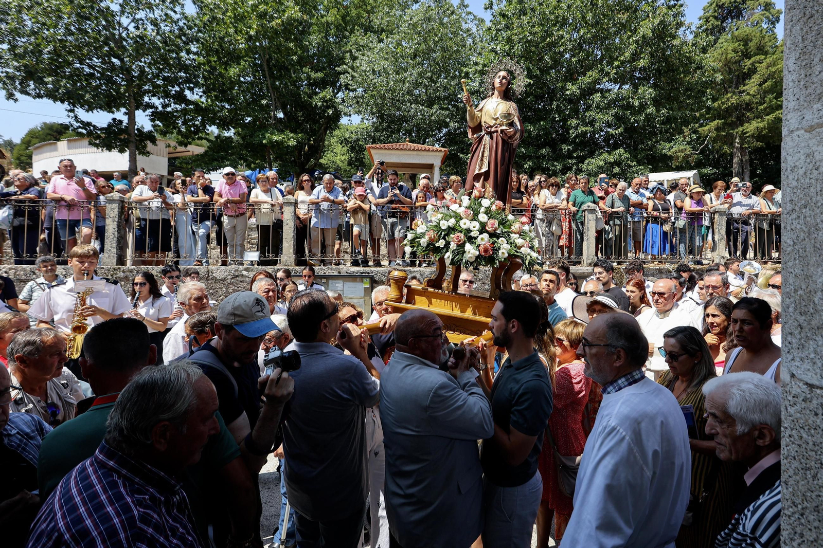 Galería | Ribarteme procesiona a Santa Marta sin "caixóns"