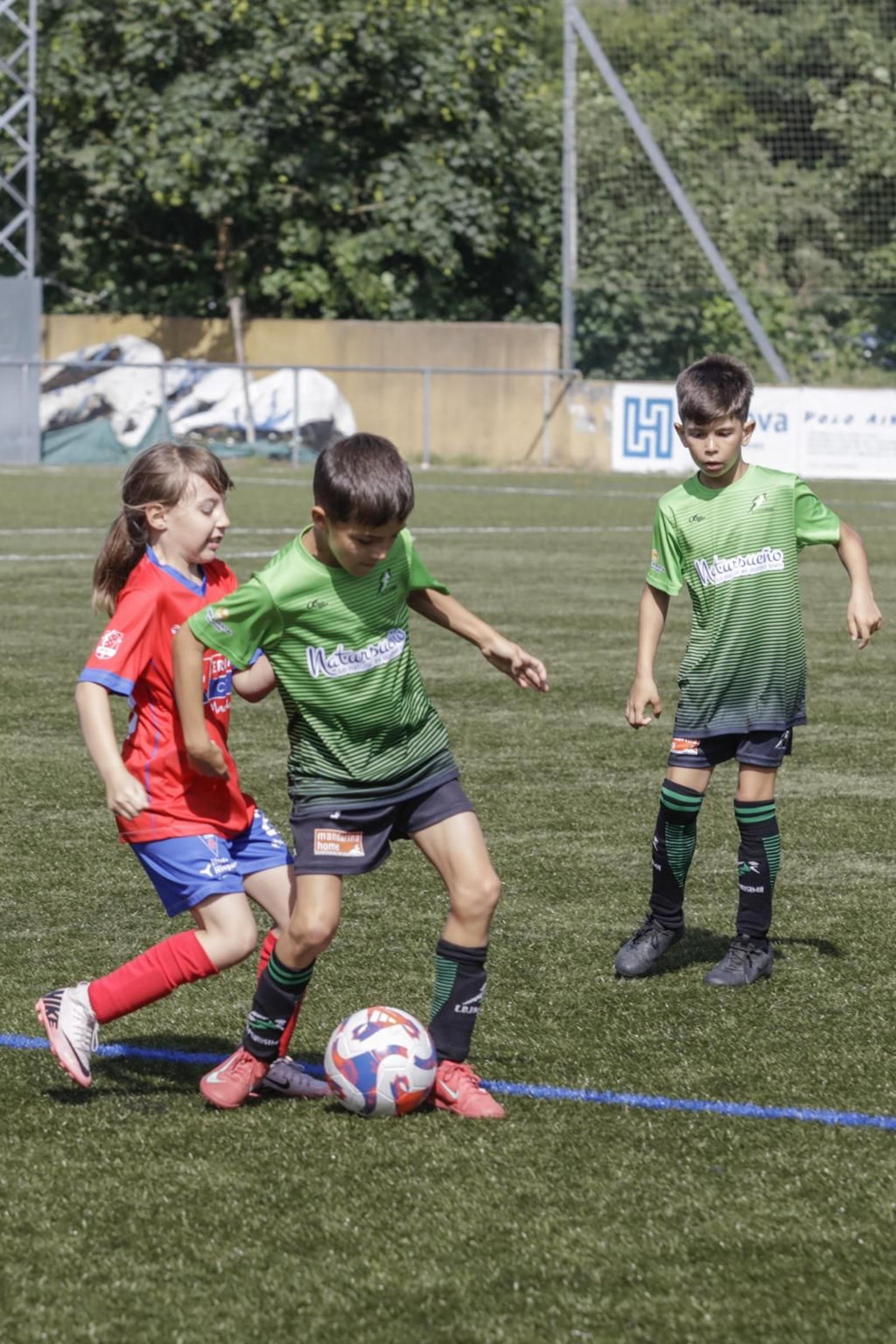 Galería | La base del fútbol ourensano se da cita en el Vila Maceda