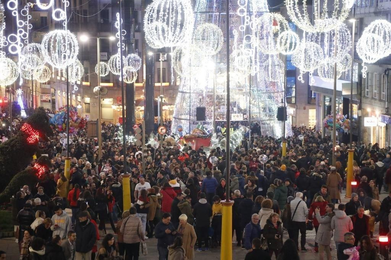 Los turistas invaden Vigo en el Puente258