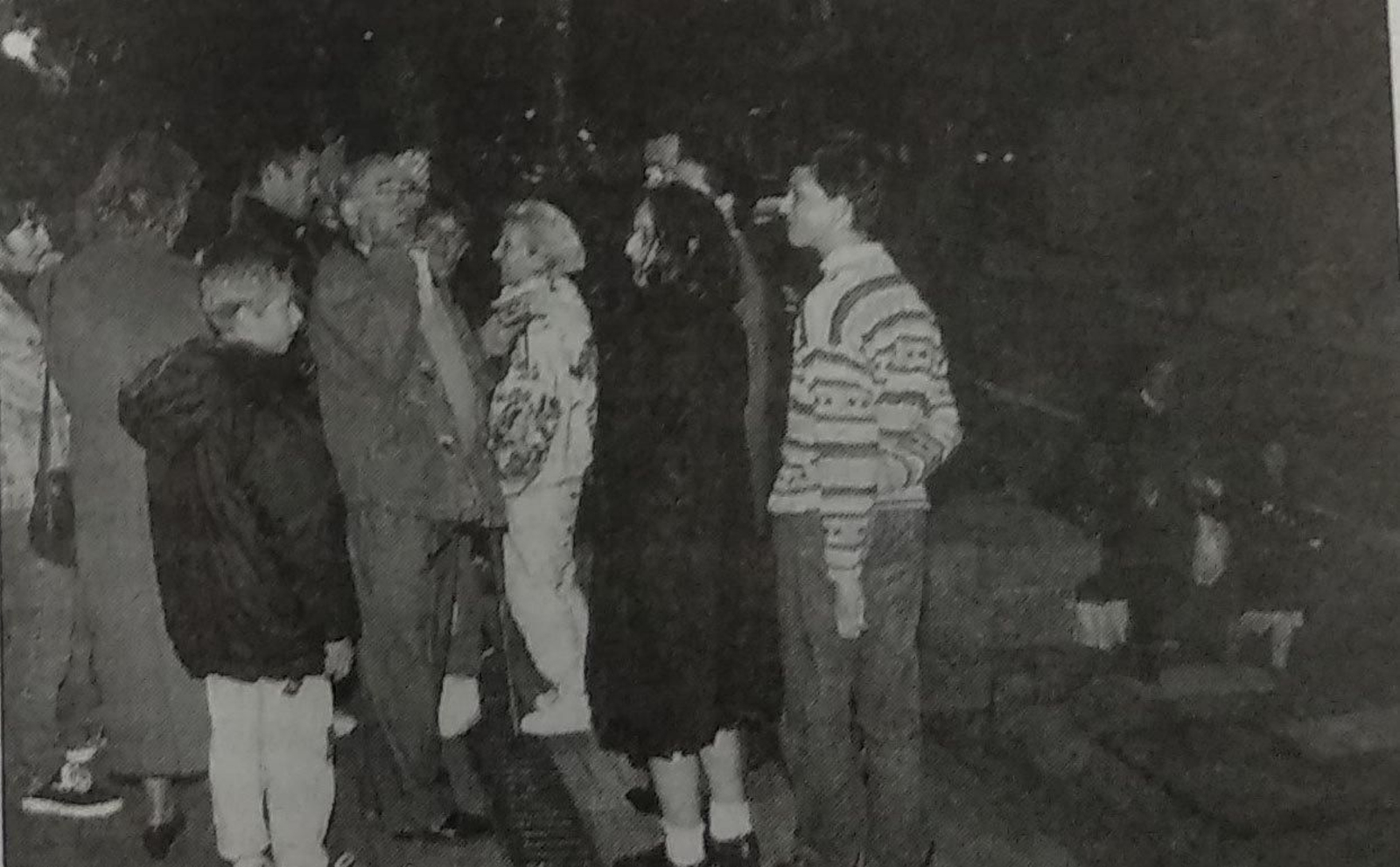 La gente salió a la calle tras el temblor.