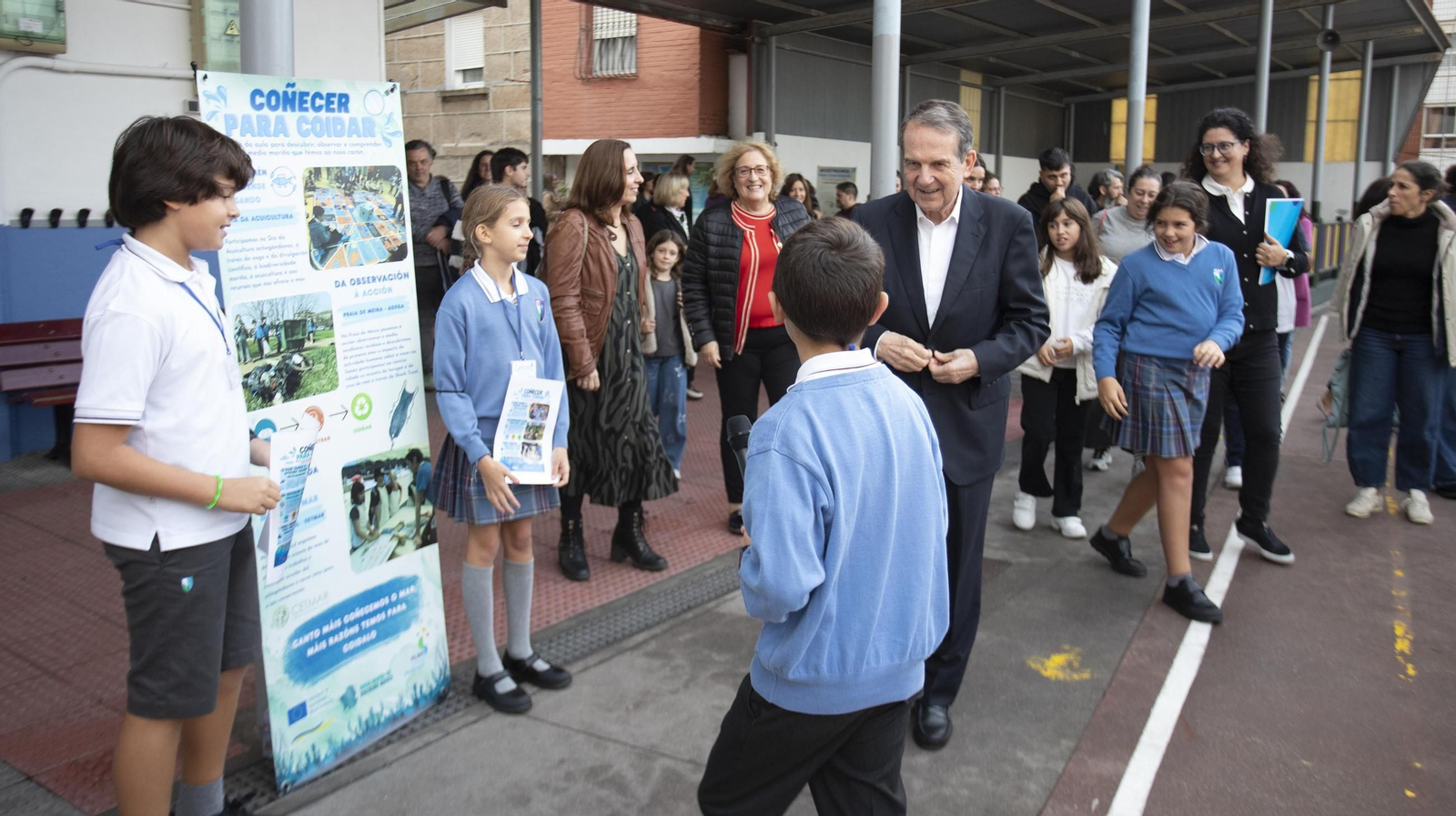 Galería | El Colegio Alba de Vigo celebra la jornada “Alba en Azul”