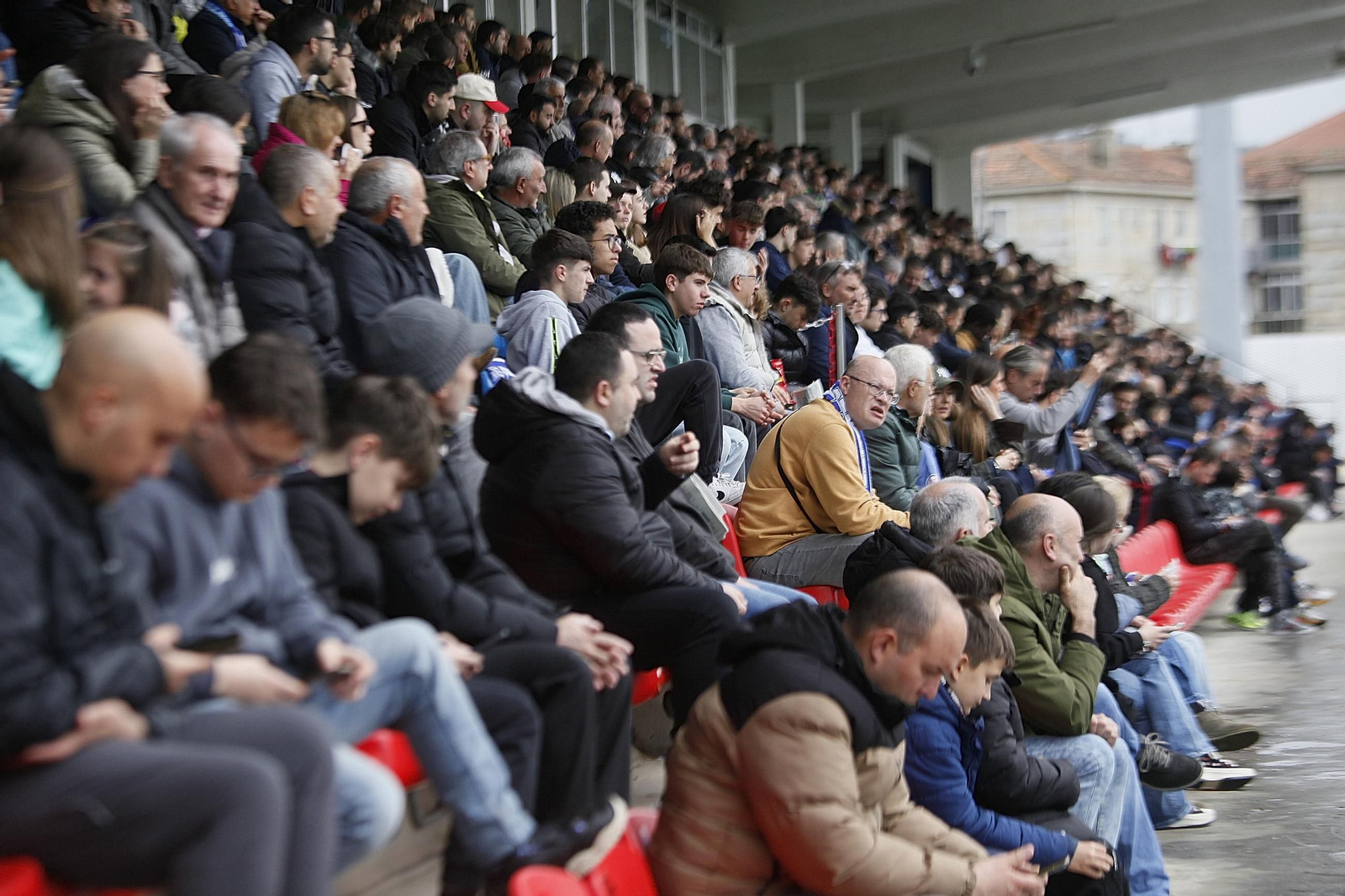 Galería | El Ourense CF sumó su primera derrota en el fortín de O Couto