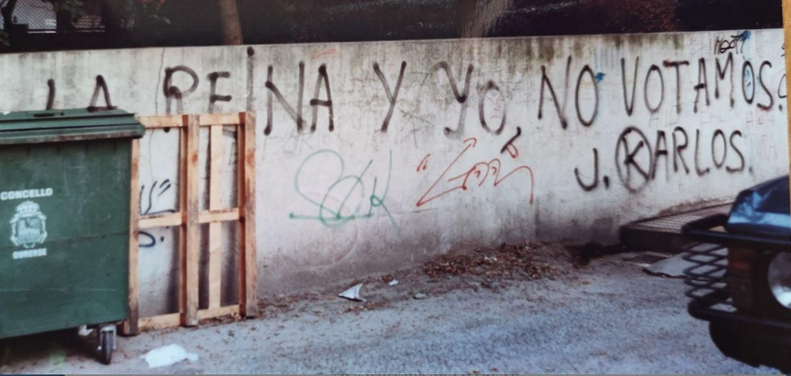 El Rey Juan Carlos solia comenzar sus discursos con; “la reina y yo” aprovechado aquí para llamar a la abstención. (1990)