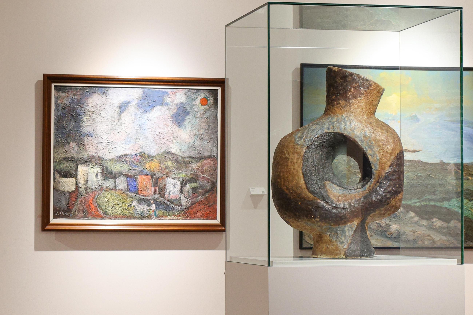 Galería | Casa das Artes acoge 70 obras de fondos municipales