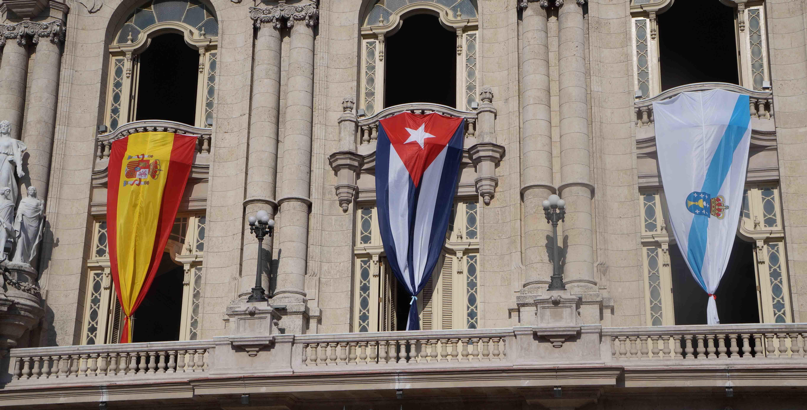 Fachada del Centro Gallego en el 2016 coincidiendo con la celebración del Consello das Comunidades Galegas que se celebró en La Habana.