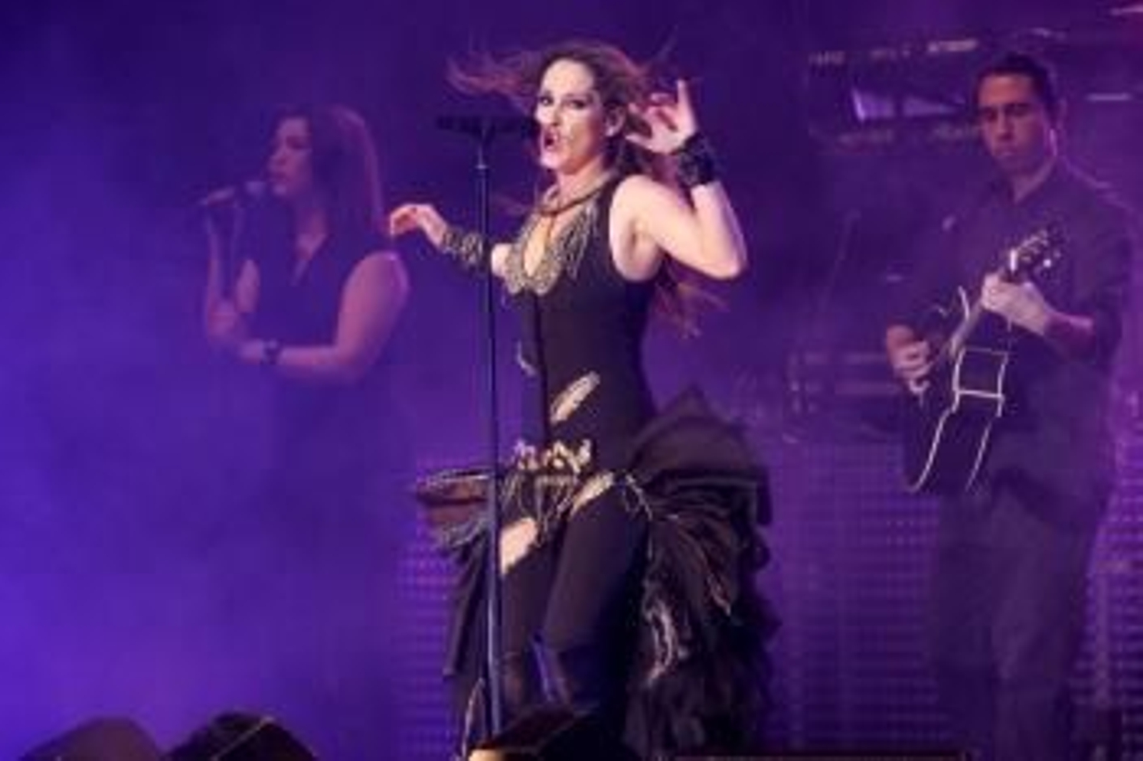 El público se entregó con la artista, que apareció en el escenario enfundada en cuero negro.