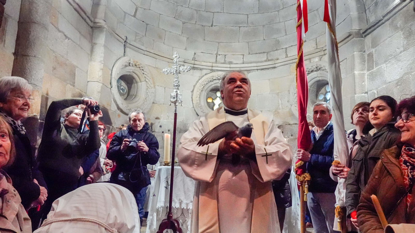 Galería | Vigo celebra As Candelas pese a la lluvia