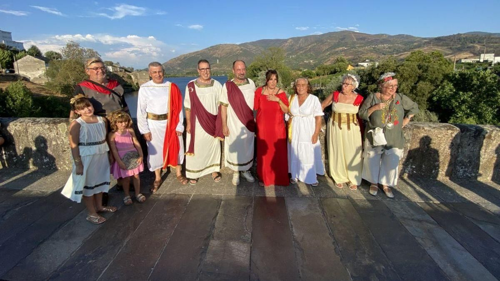 Miembros de las comitivas de A Rúa y Petín.