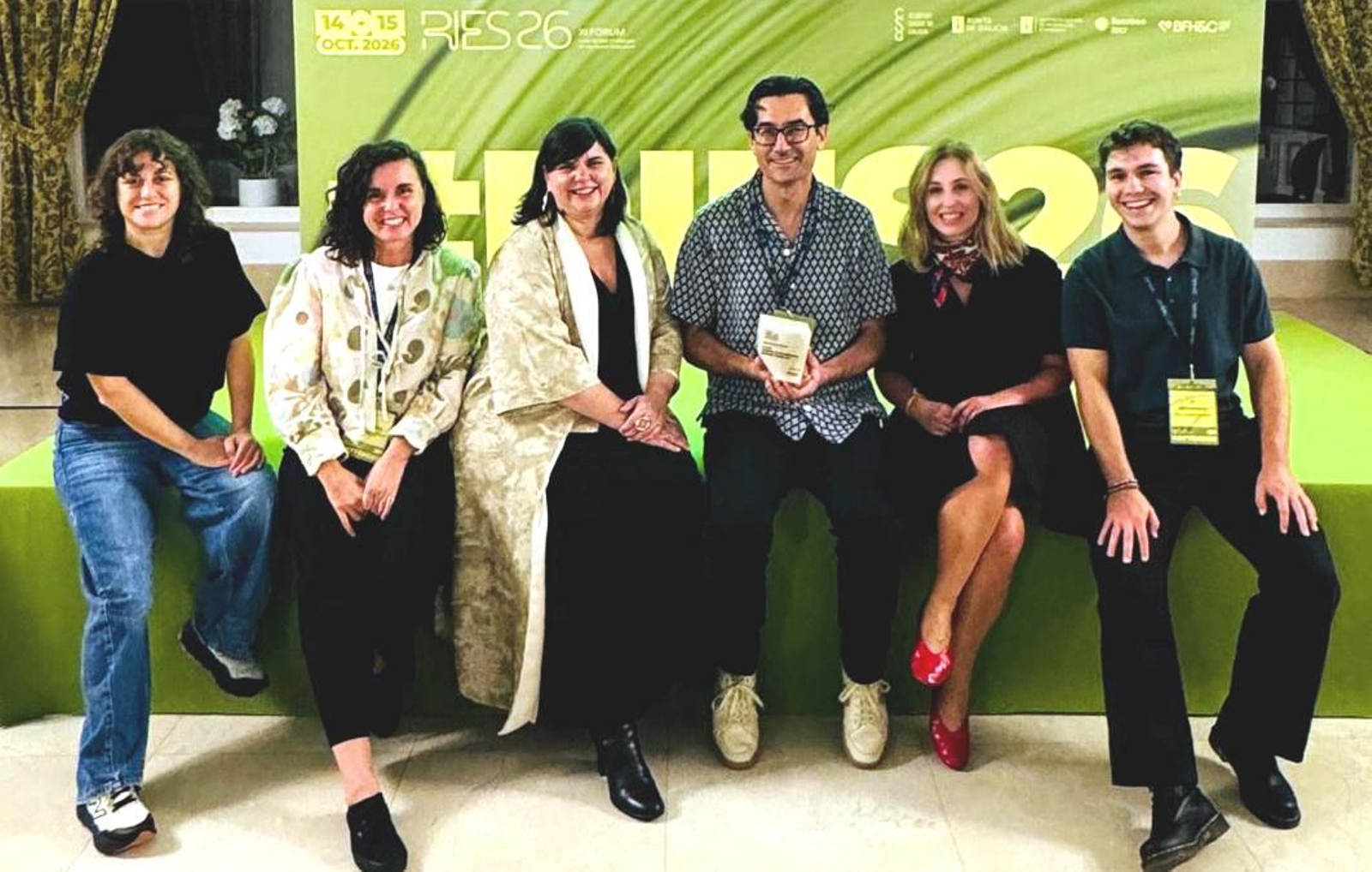 El neurocientífico Carlos Spuch, en el centro, con miembros del equipo de investigación.
