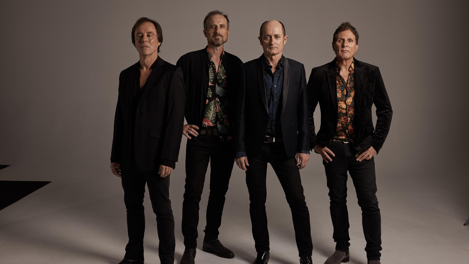 Dave Faulkner, el tercero por la izquierda, con Hoodoo Gurus.