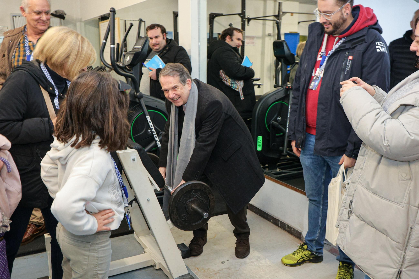 Galería | Niños y mayores descubren el trabajo de la Policía Local de Vigo