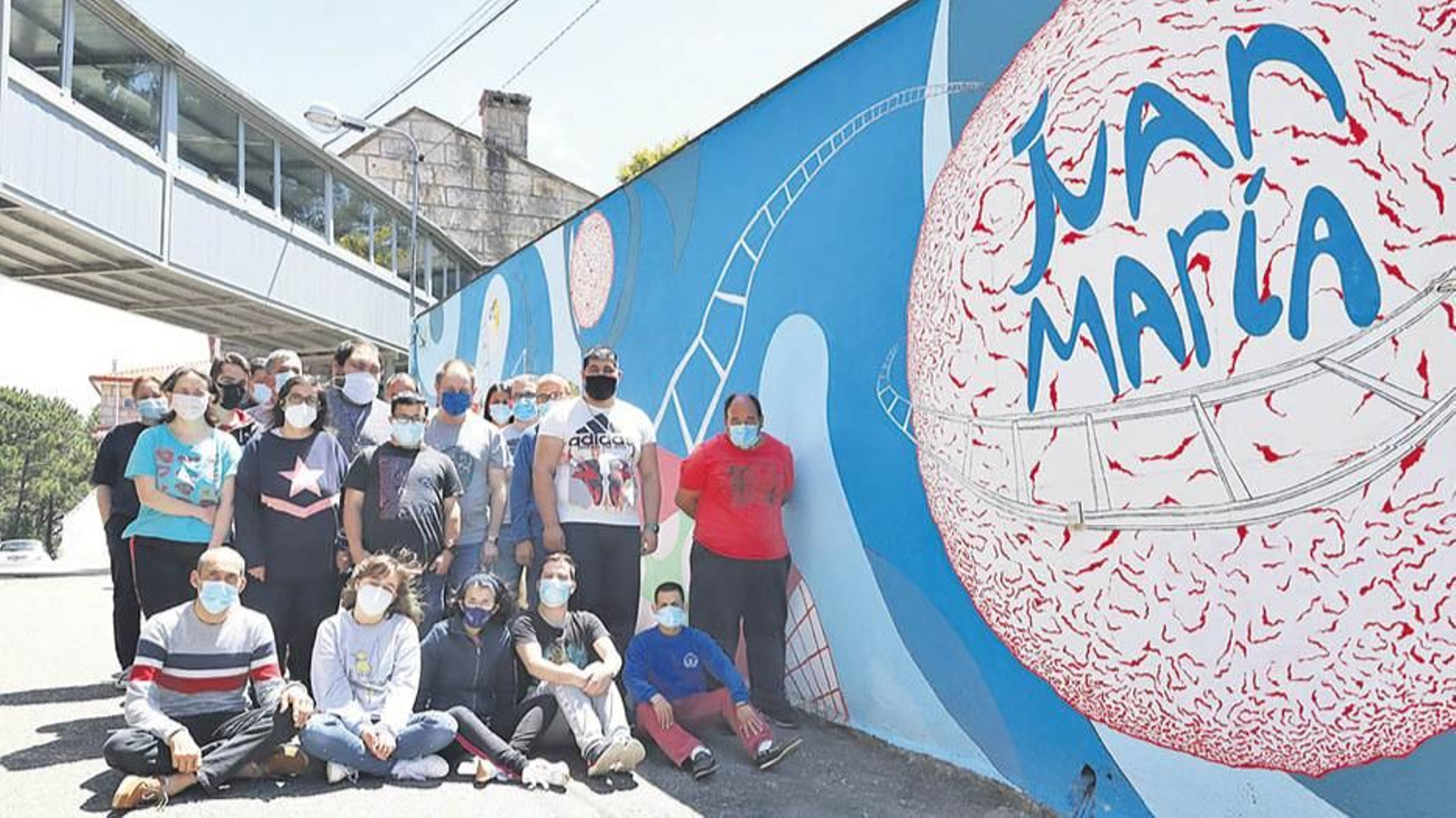 Parte de los usuarios del Centro Ocupacional y de Día del complejo situado en parada, Nigrán.