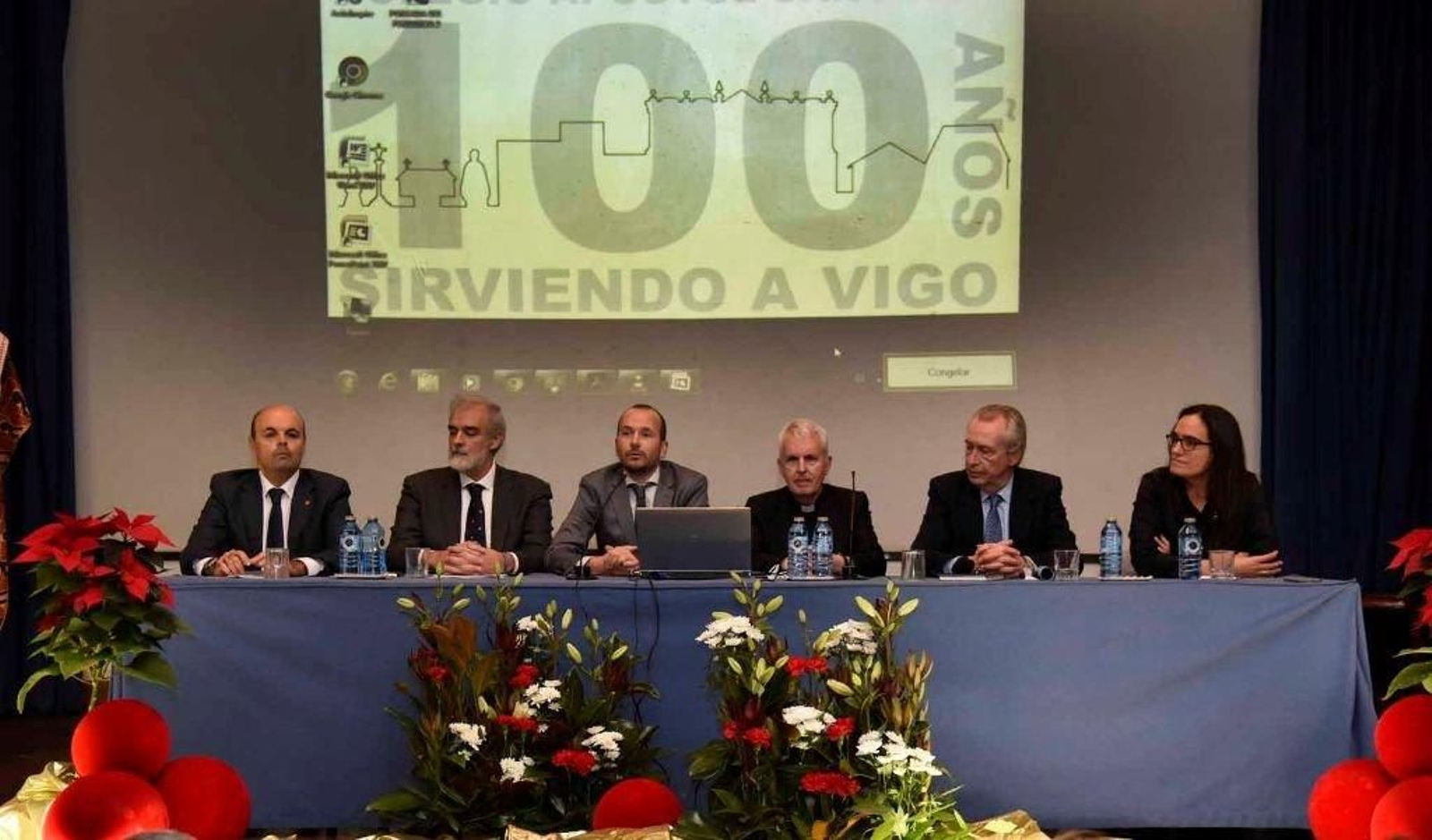 El colegio inaugura los actos de celebración del centenario con el descubrimiento de una placa de agradecimiento de los alumnos y una conferencia del rector de Comillas.