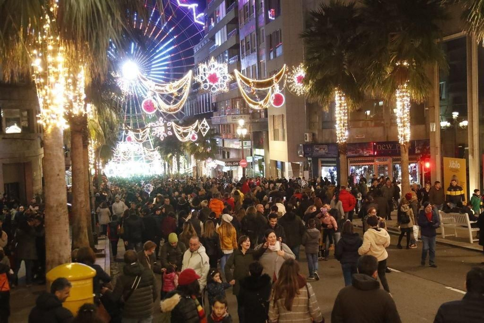 Los turistas invaden Vigo en el Puente179