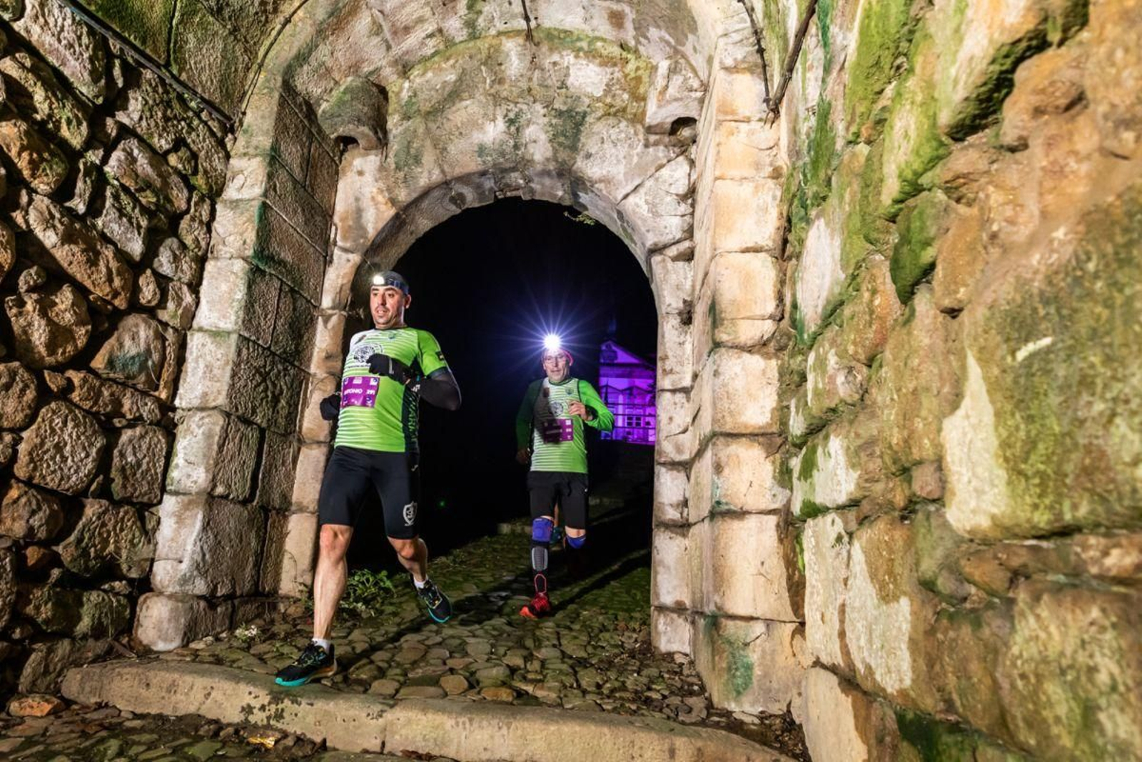Las ‘luciérnagas’ del Urban Trail Eurocidade disputaron recorridos de 8 y 16 kilómetros.