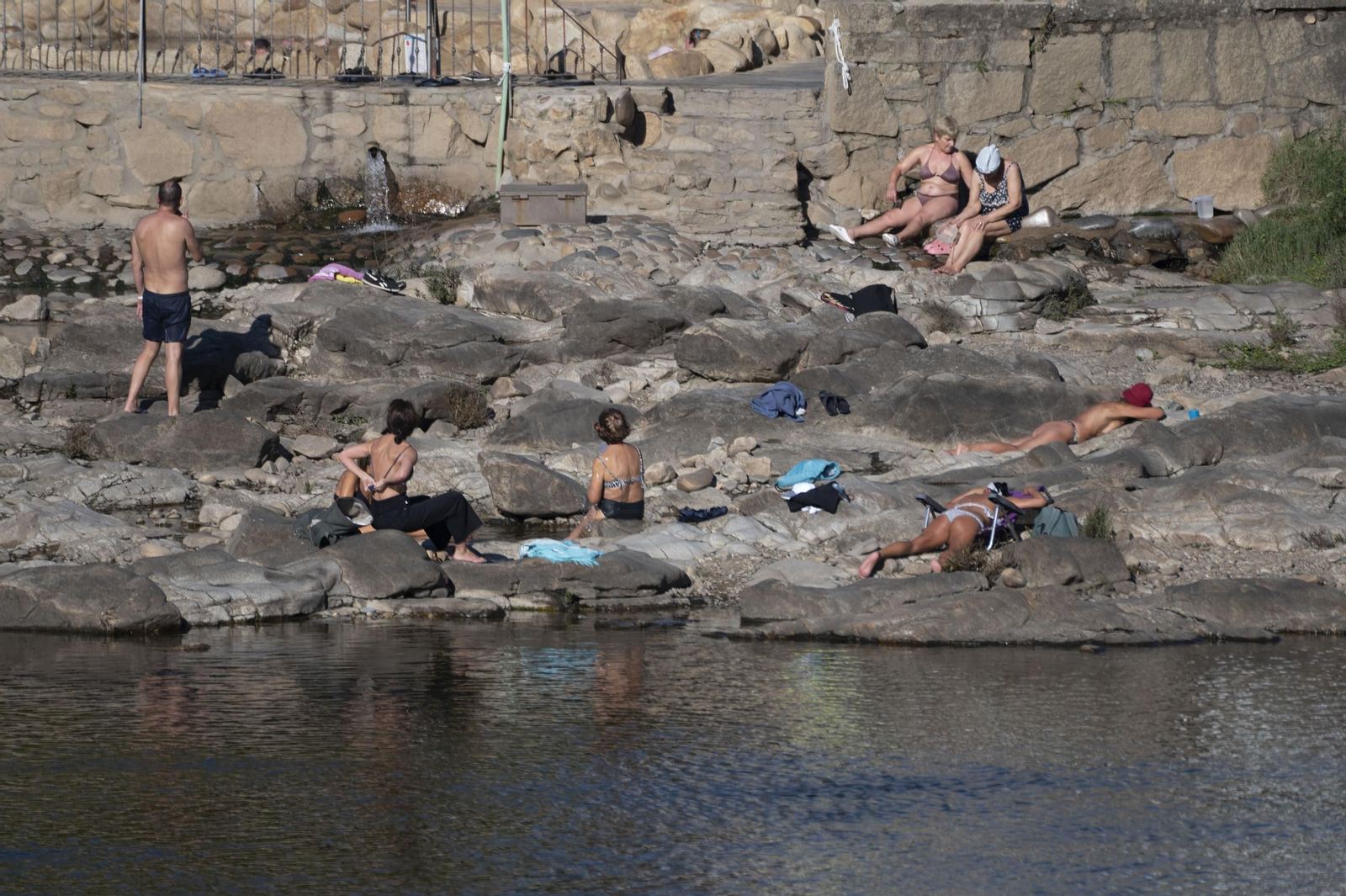 Galería | Los ourensanos exprimen el veroño que ya tiene fecha de caducidad, en fotos
