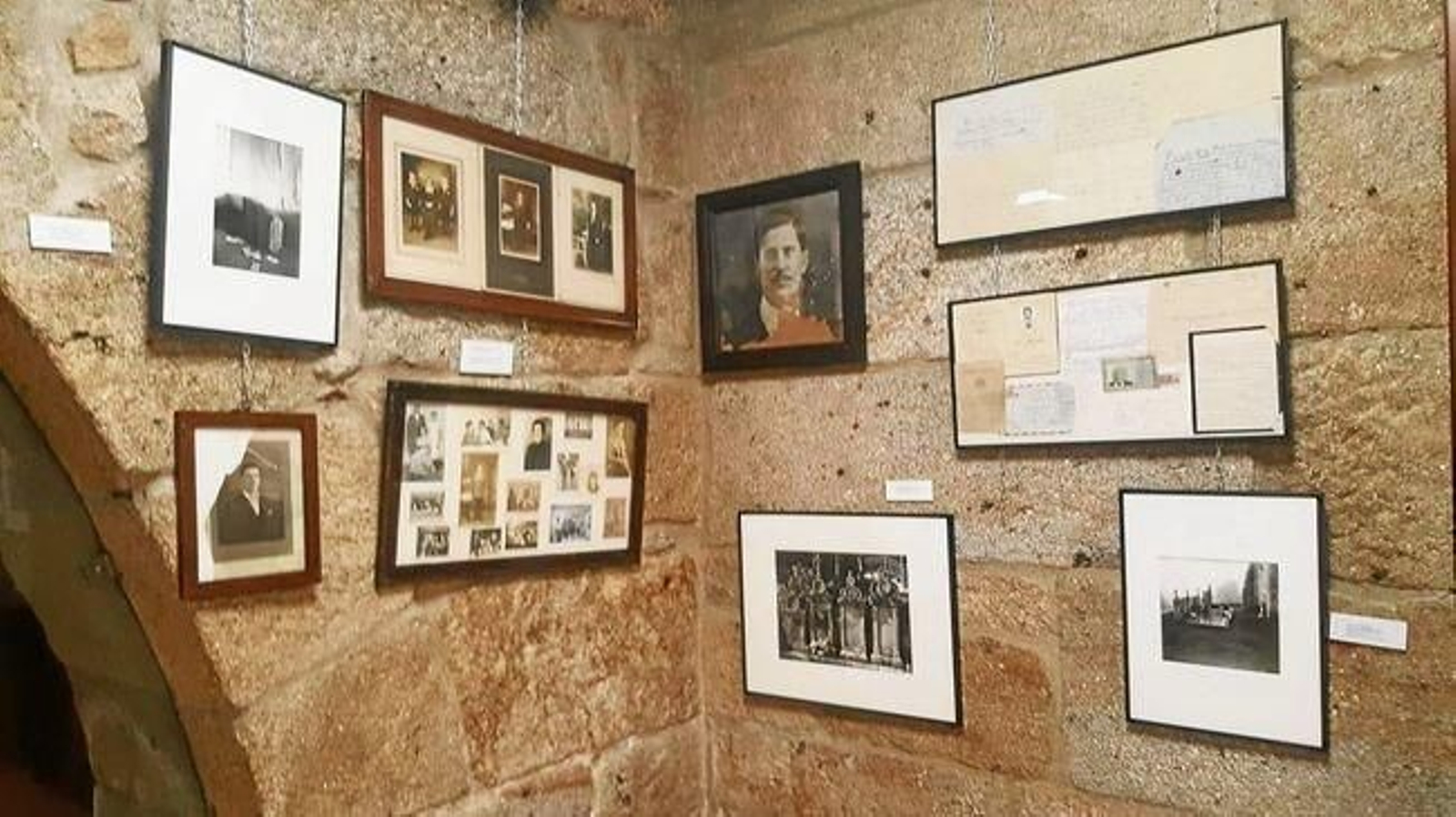 La exposición de Carlos Teijeiro reflexiona sobre el abandono del rural.