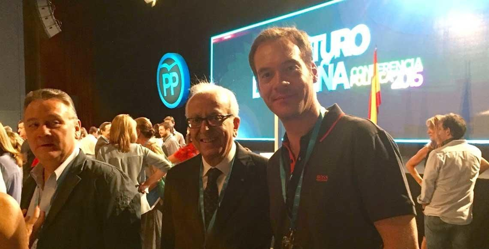Alfredo Prada, secretario ejecutivo del PP en el Exterior, acompañado de Raúl Samper, Presidente del PP de España en Ecuador y Samir Victor El Kharrat, Presidente del PP en Países Árabes.