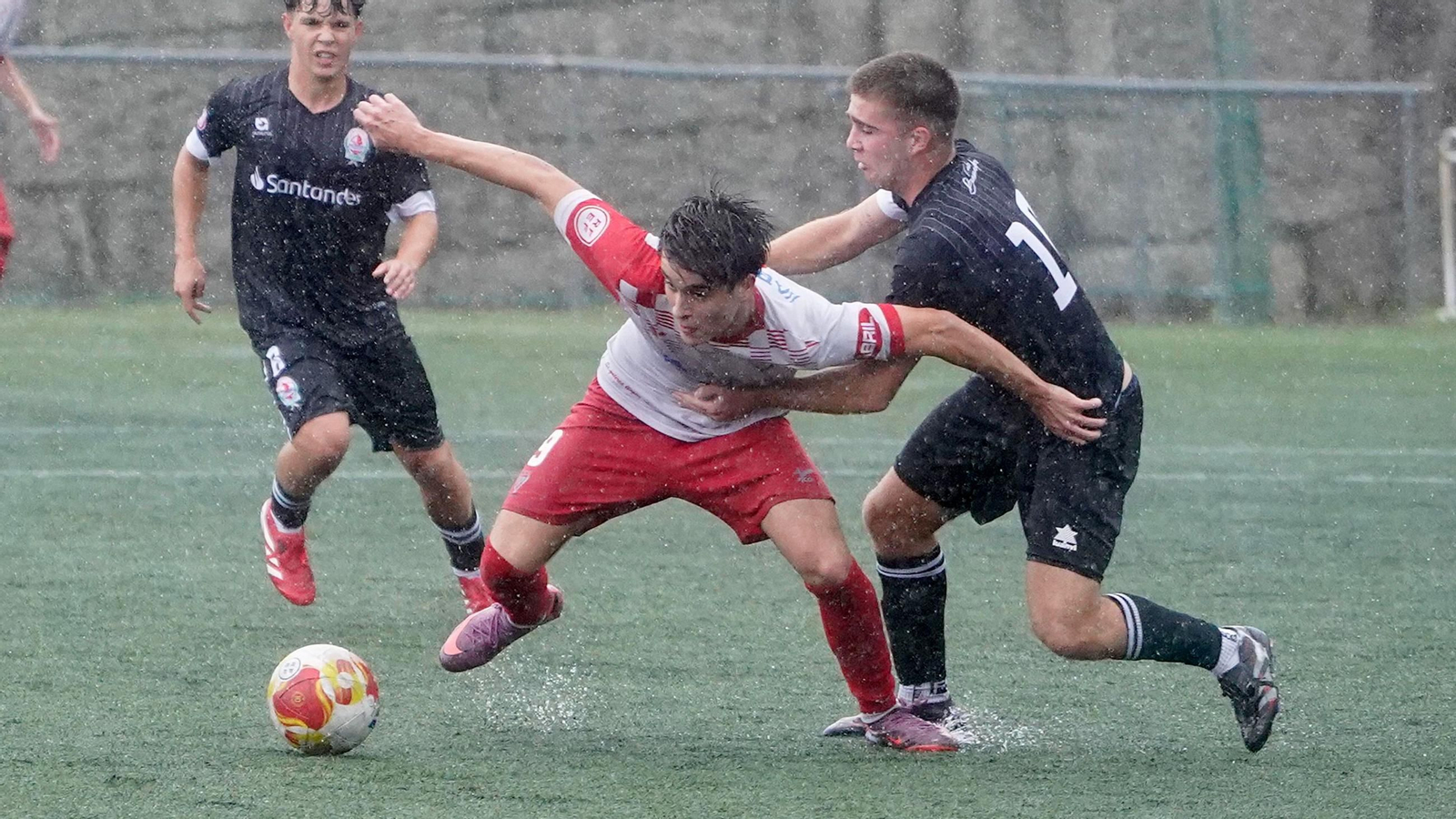 El Val Miñor se impuso ayer ante el Bansander en Condomínguez.