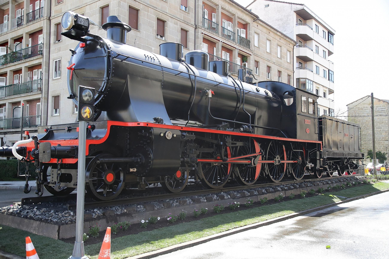 Galería | La locomotora vuelve a lucir en el barrio de A Ponte