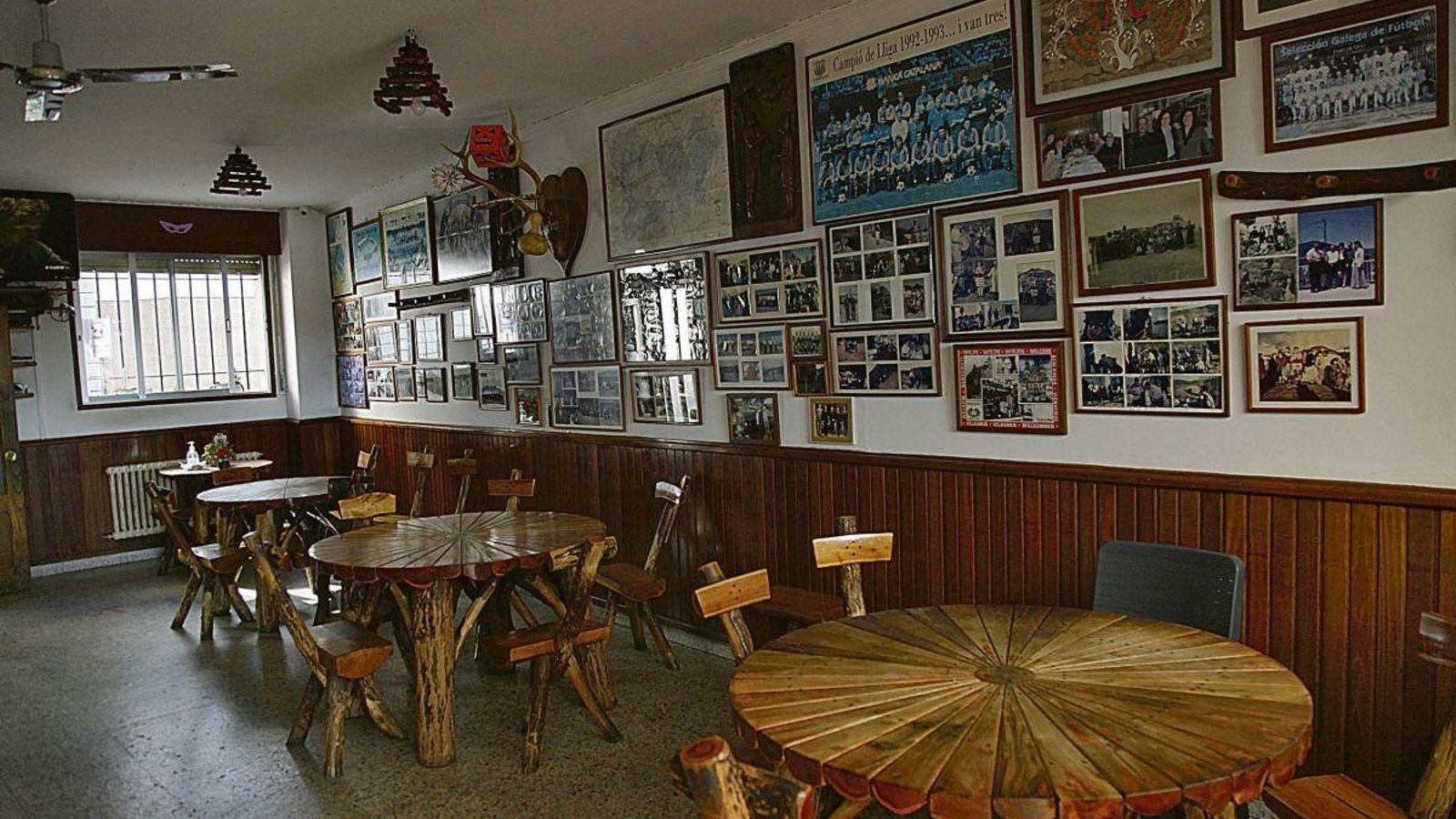 La peculiar decoración del restaurante Casa Núñez, en Campobecerros.