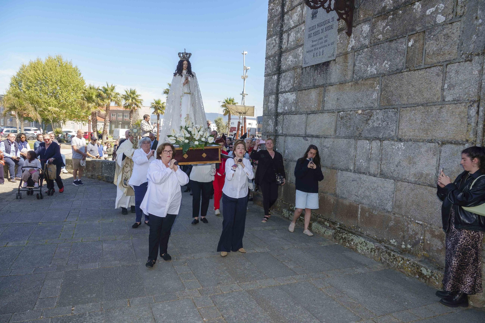 Galería | La Procesión del Encuentro de Bouzas despide la Semana Santa