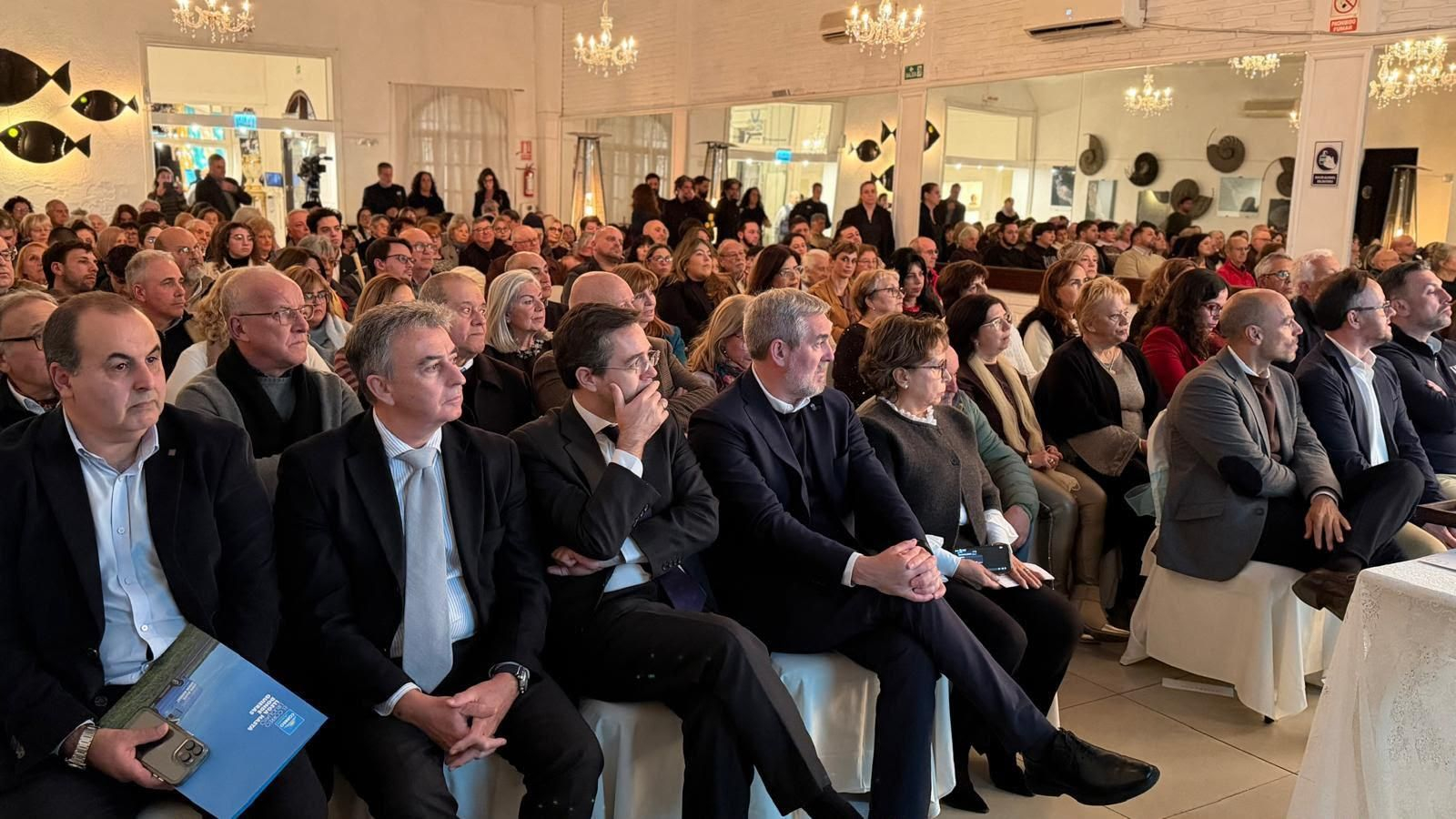 Clavijo durante uno de los encuentors que mantuvo con la comunidad canaria