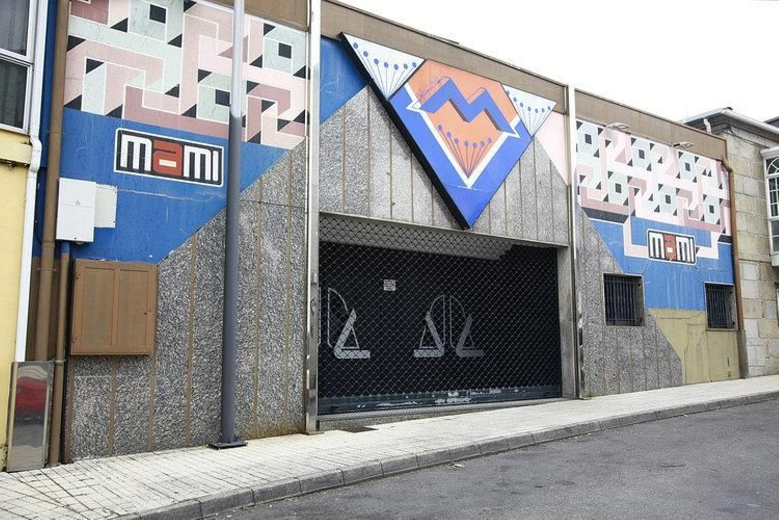 La antigua discoteca Mami Obdulians, en A Manchica, es uno de los bienes a subasta.