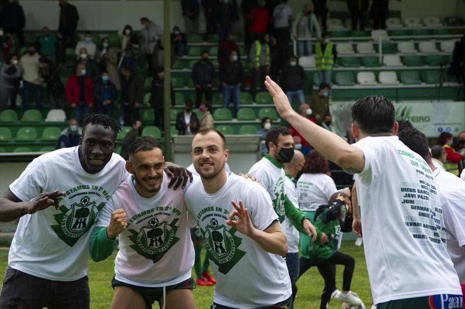 El Arenteiro celebra el ascenso a la Segunda Federación (MARTIÑO PINAL).