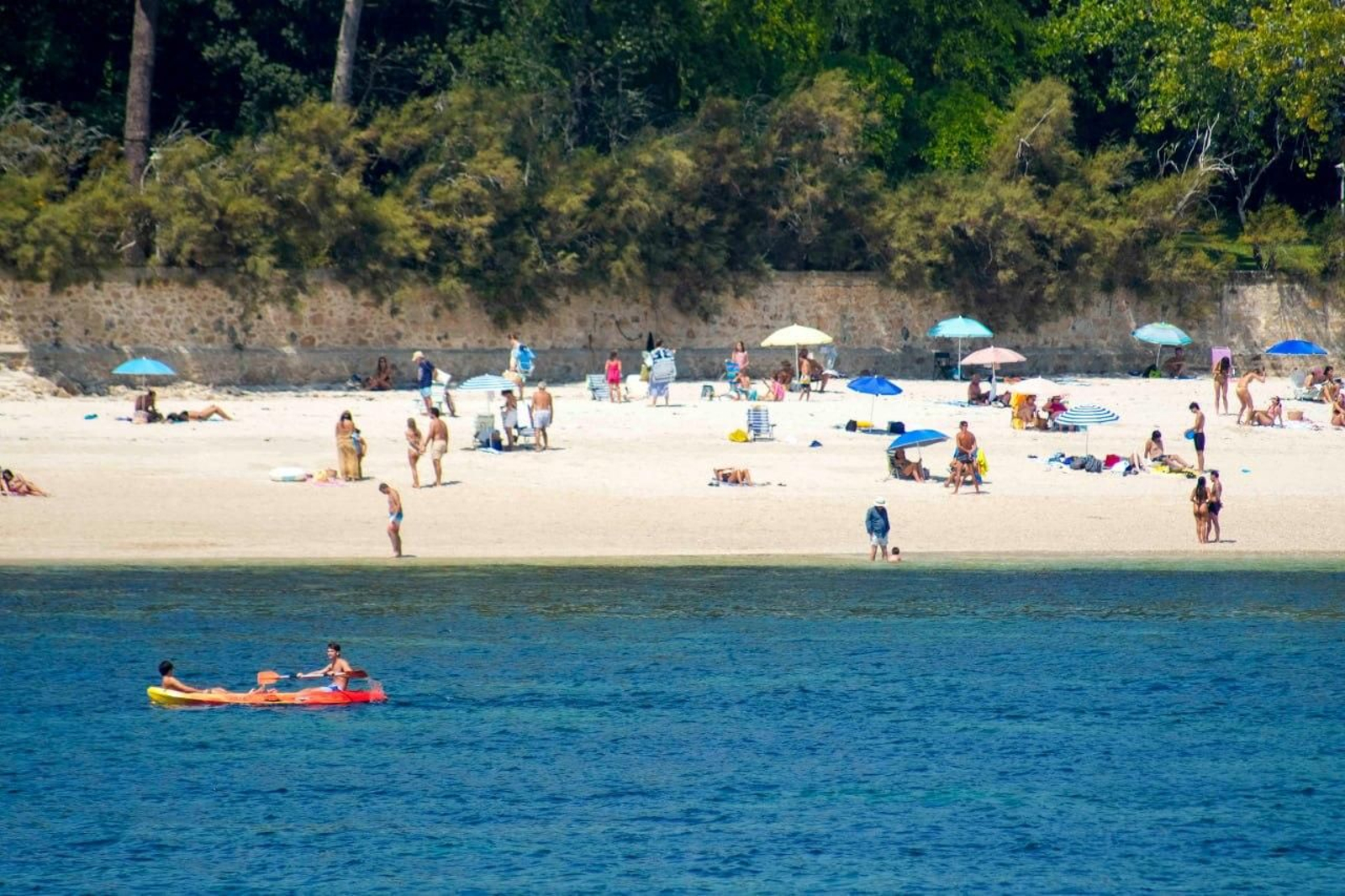 Galería | Vigo busca refugio del calor en sus playas