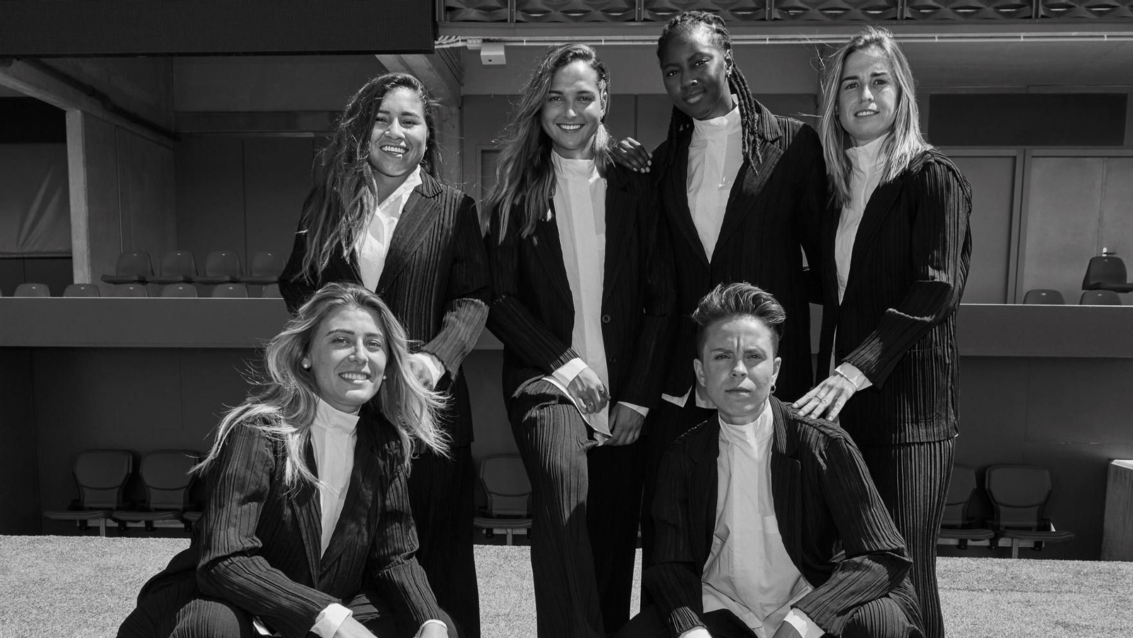 Las jugadoras del Atlético con las prendas de Adolfo Domínguez.