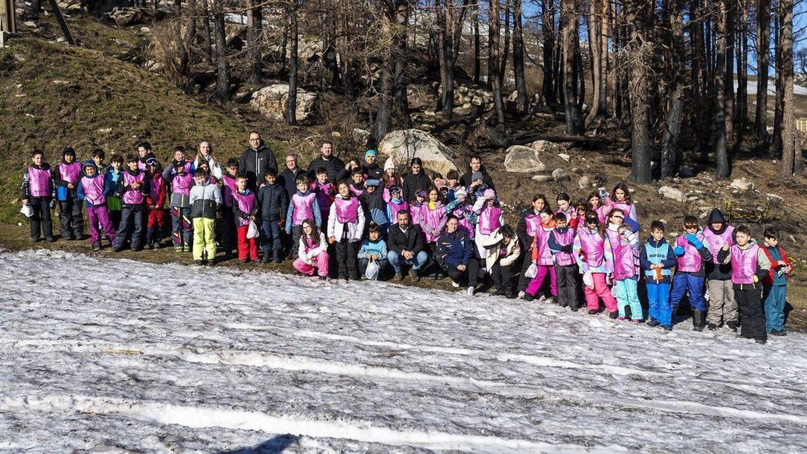 Niños participantes en el programa EsquiOU.
