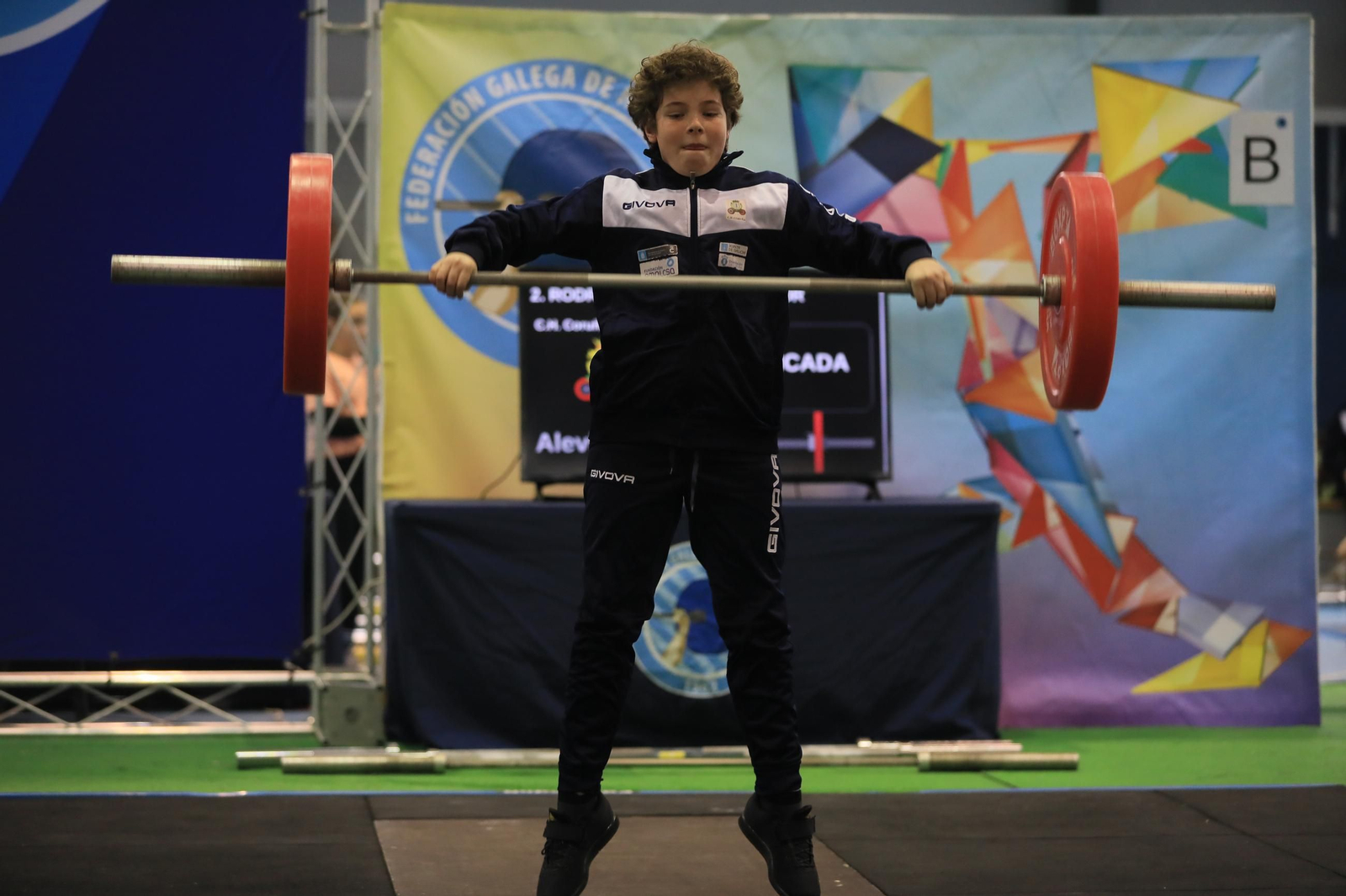 Galería | El futuro de la halterofilia gallega se cita en Oira