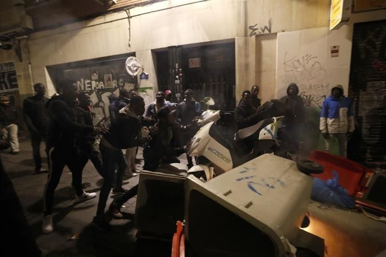 Graves disturbios en Lavapiés  09