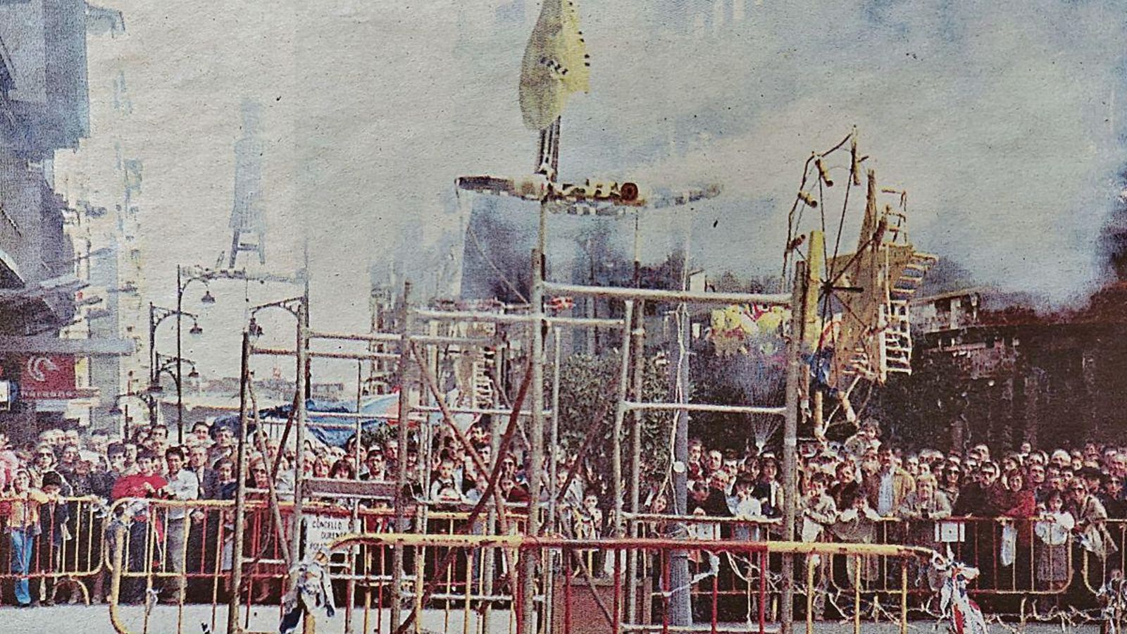 Un instante de la tradicional quema de las madamitas.