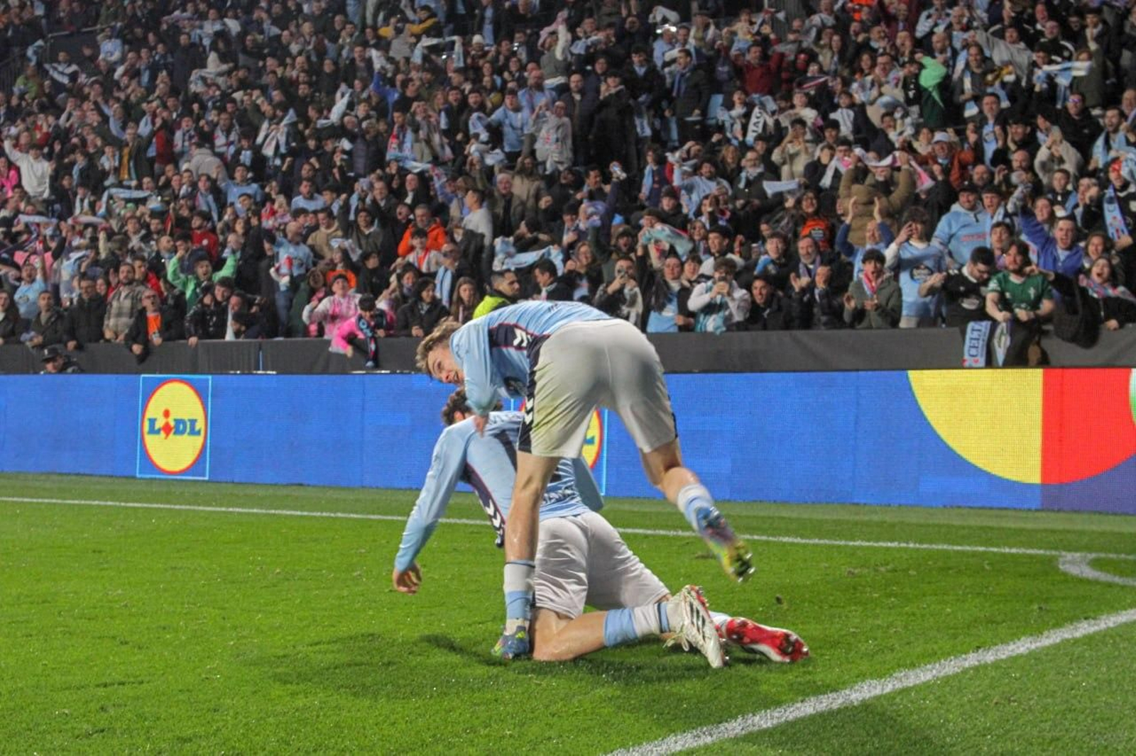 Galería | El Celta y el Olympique, un duelo de altura en Balaídos