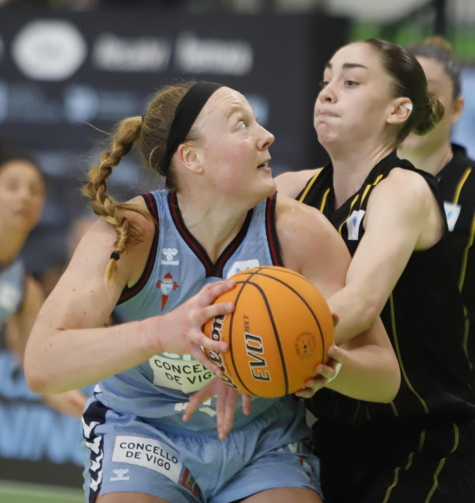 La interior céltica Jessica Kelliher no tuvo su mejor día pero acabó con 13 puntos y 8 rebotes.