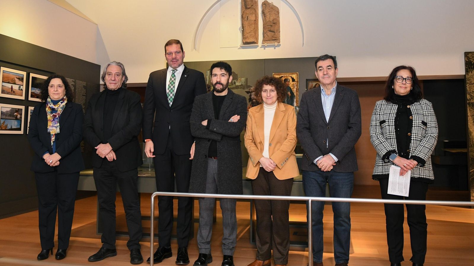 López Campos y Román Rodríguez, con la alcaldesa y otras autoridades.