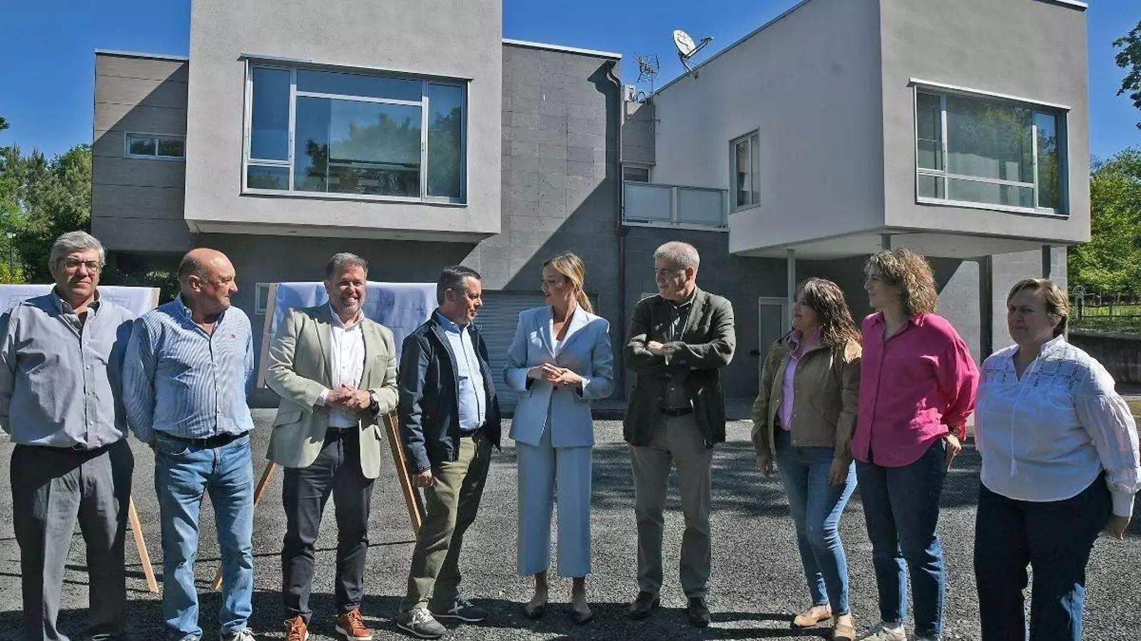 Visita de Fabiola a la zona de la futura residencia de mayores hace dos años.