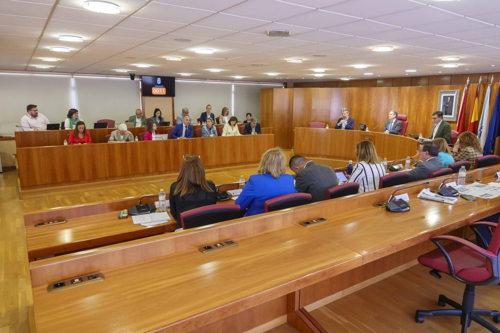 Igrexas, a la izquierda, Luisa Sánchez, en el medio, y Abel Caballero, en el último pleno.