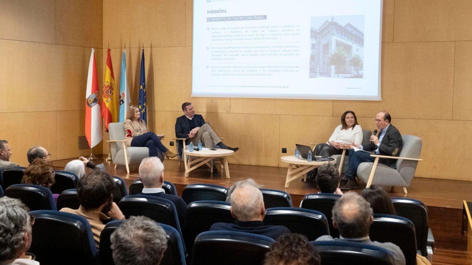 Luisa Sánchez, José López Campos, Ana Ortiz y Anxo Lorenzo, en la presentación en Vigo.